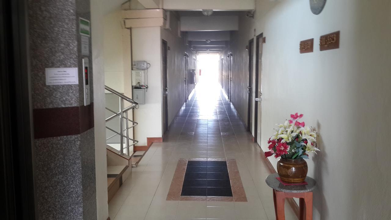 Veerasuda Condotel Ratchaburi エクステリア 写真