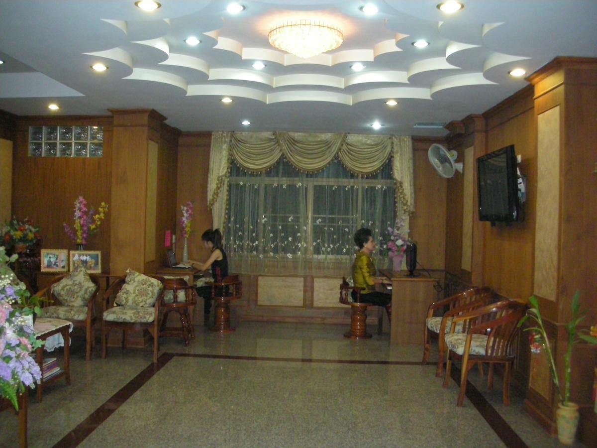 Veerasuda Condotel Ratchaburi エクステリア 写真