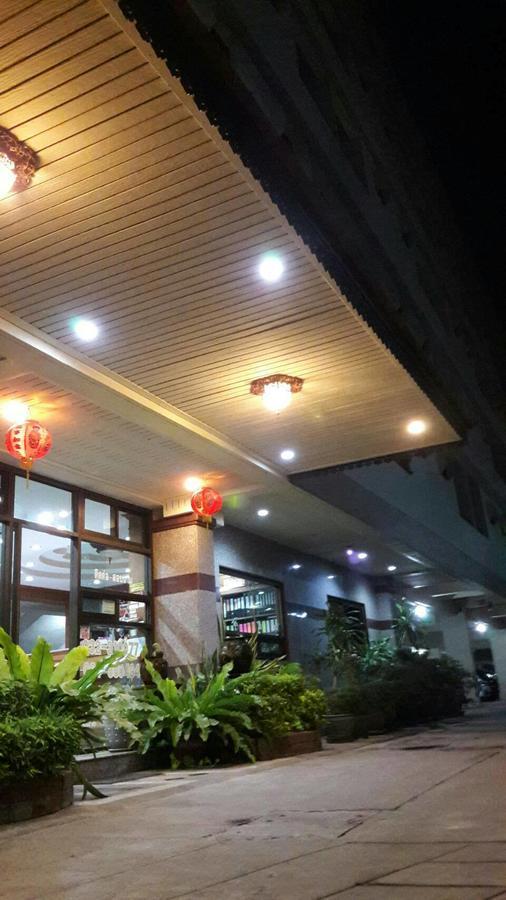 Veerasuda Condotel Ratchaburi エクステリア 写真