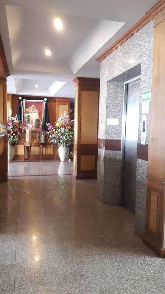 Veerasuda Condotel Ratchaburi エクステリア 写真