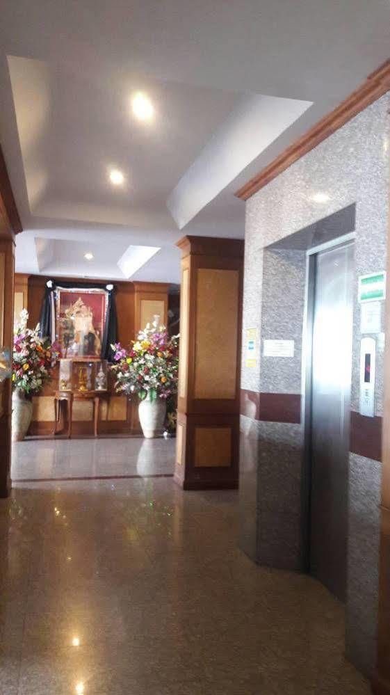 Veerasuda Condotel Ratchaburi エクステリア 写真