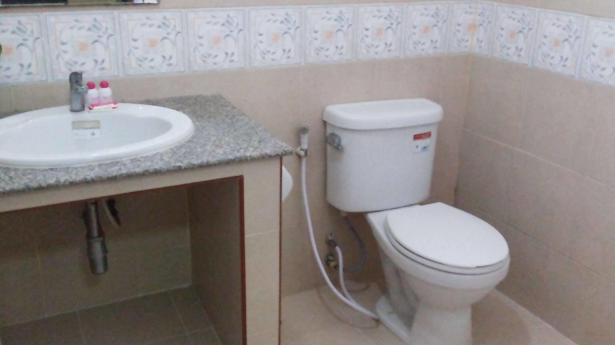 Veerasuda Condotel Ratchaburi エクステリア 写真
