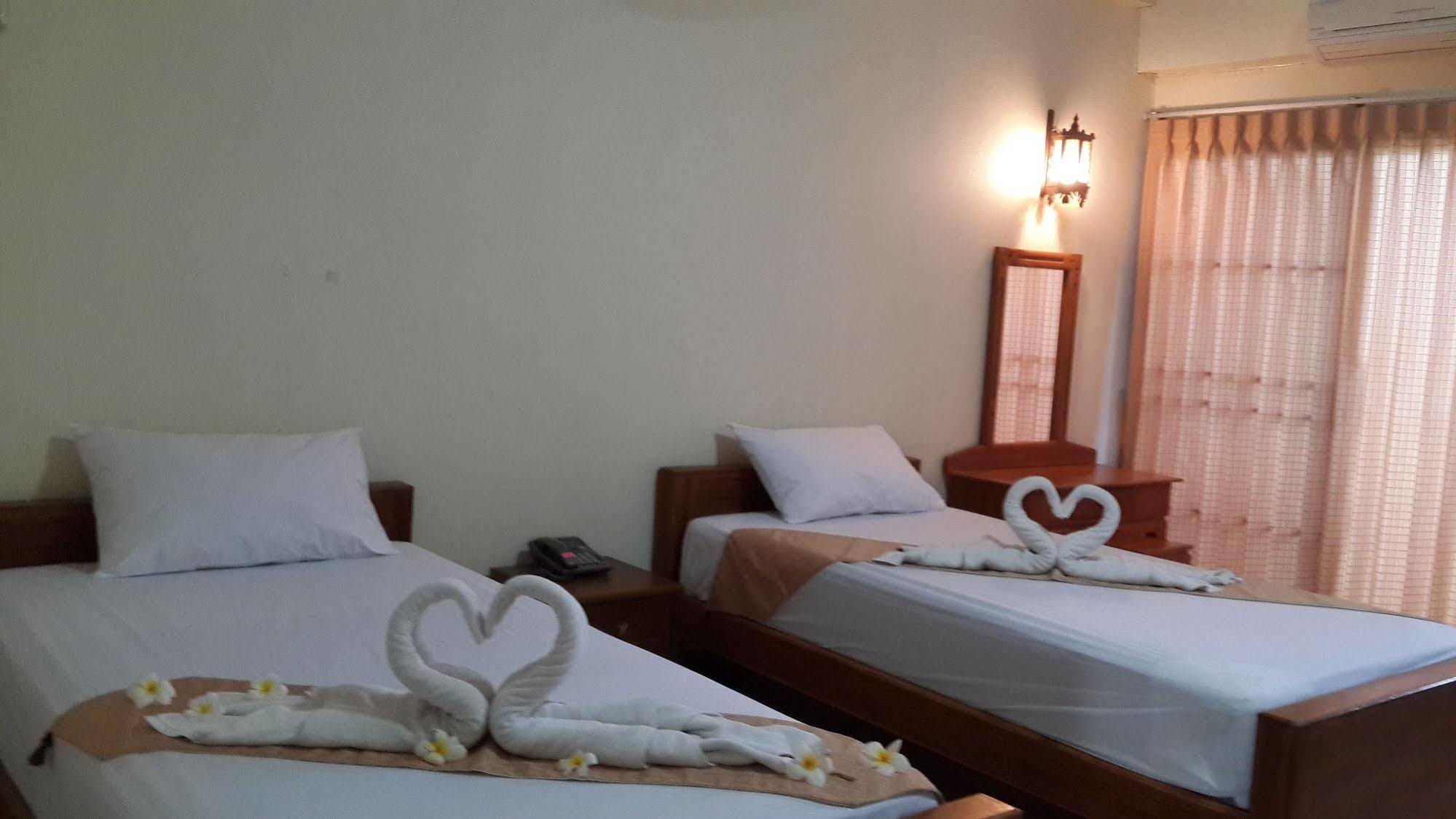 Veerasuda Condotel Ratchaburi エクステリア 写真