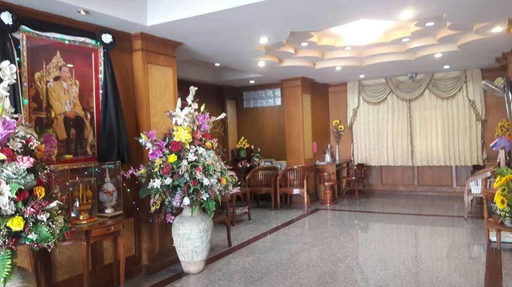 Veerasuda Condotel Ratchaburi エクステリア 写真